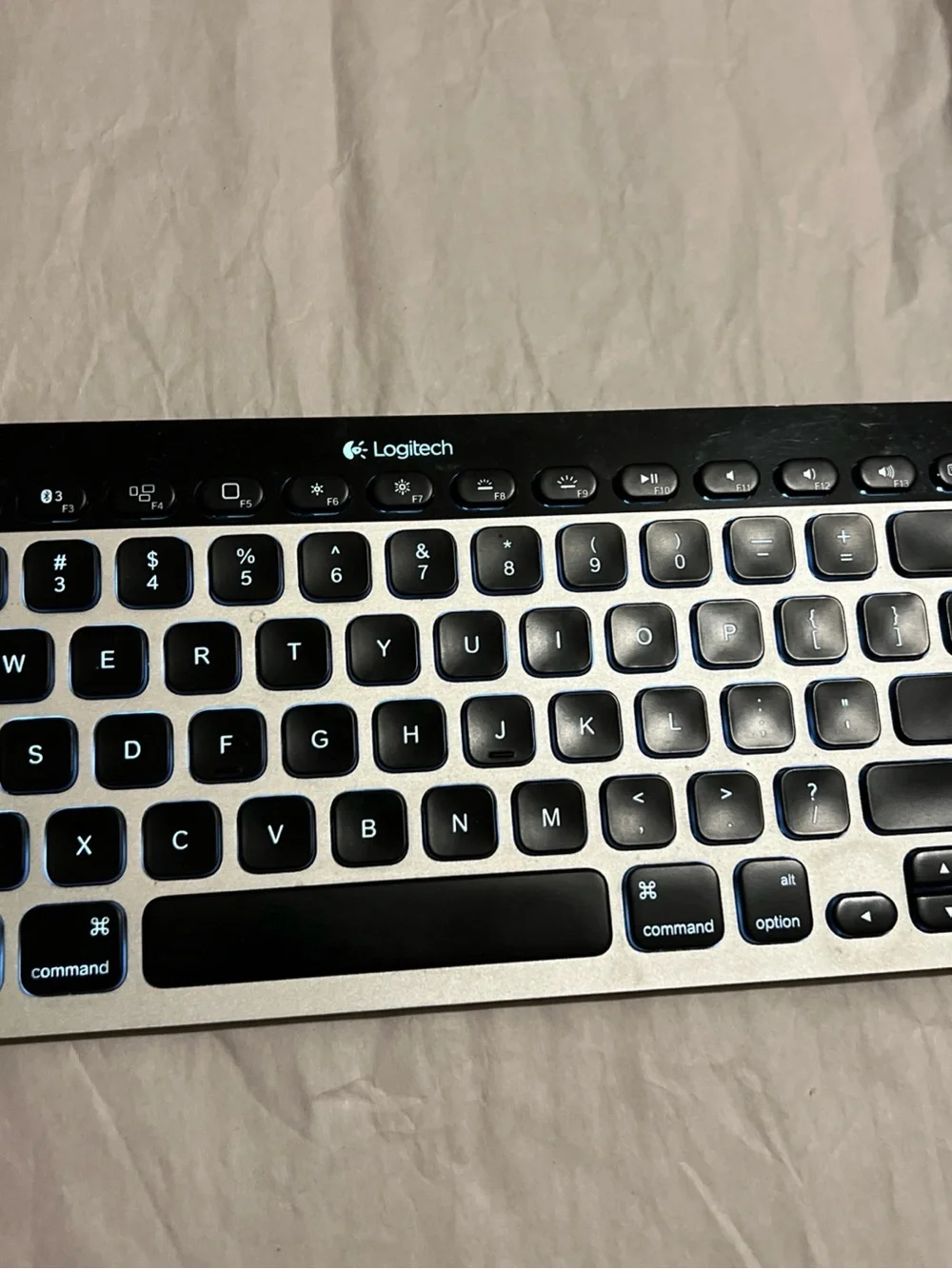 Logitech Backlit Wireless Keyboard - Black and Silver K811